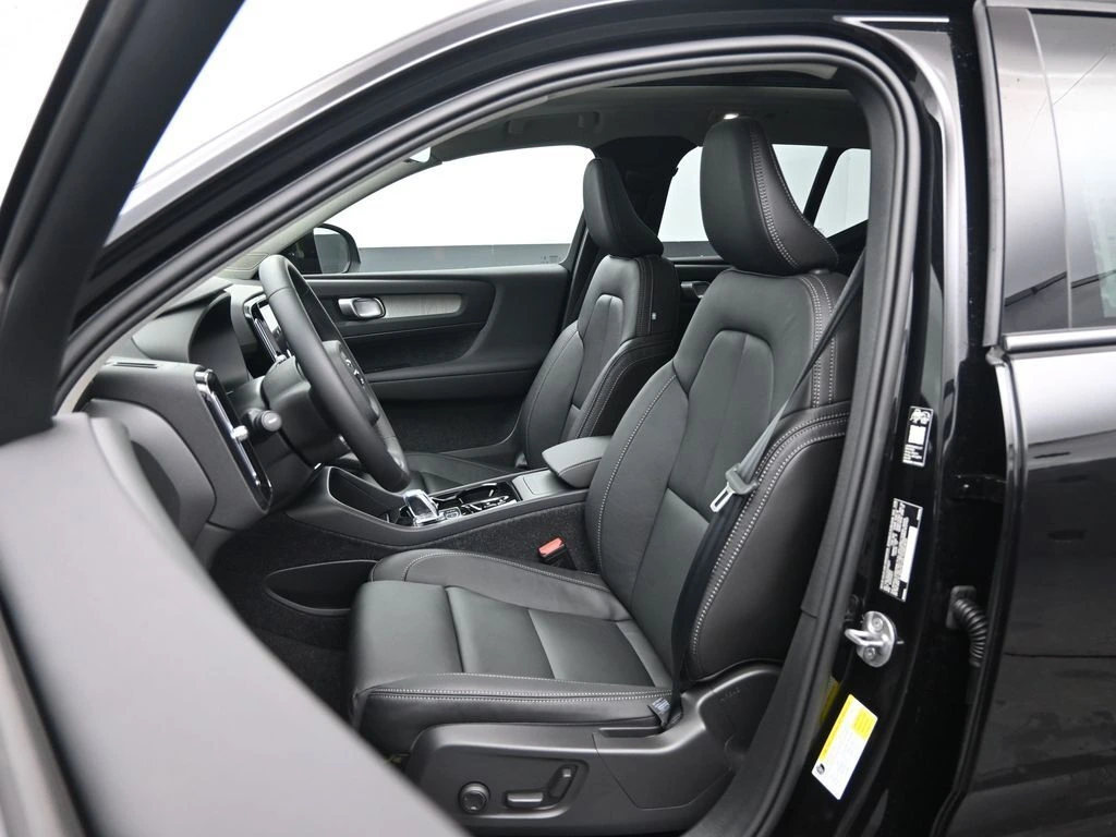 2026 Volvo - image 20