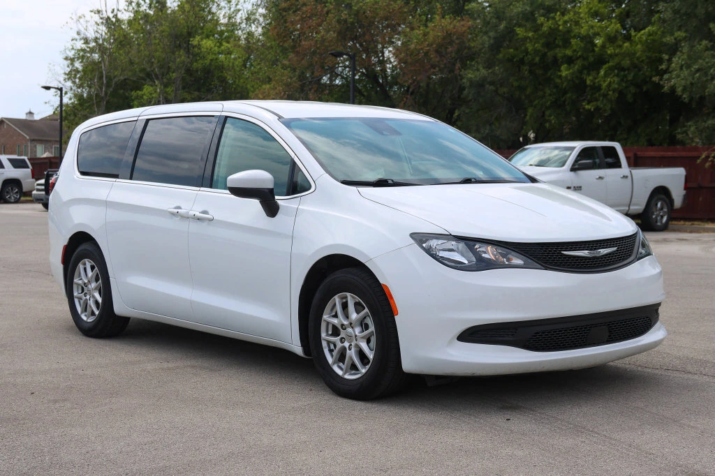 2023 Chrysler Voyager