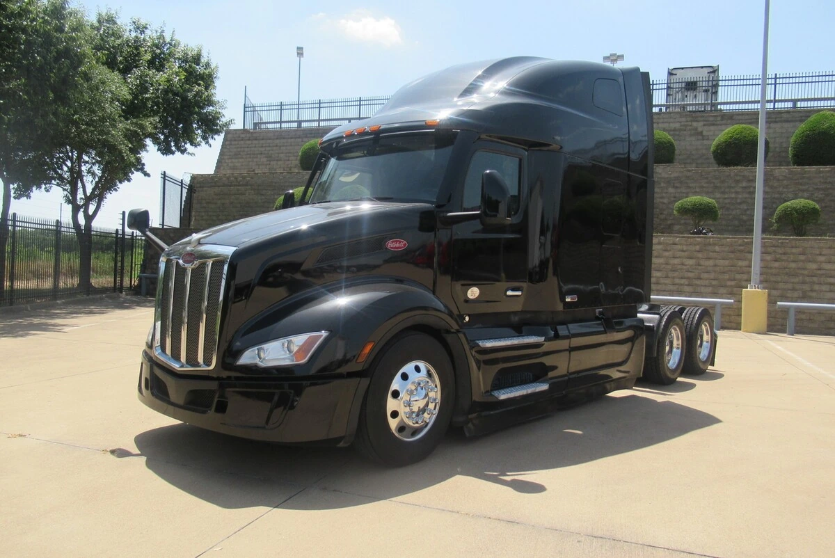 2023 Peterbilt 579