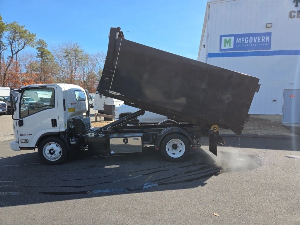 2024 Isuzu NPR - image 16