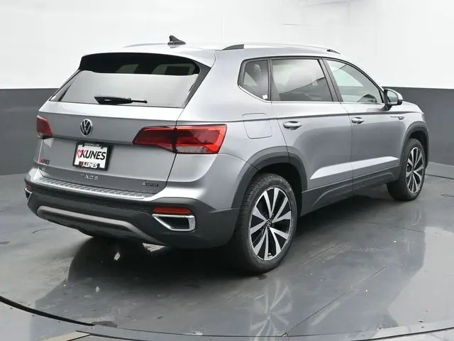 2022 Volkswagen Taos SE photo 4