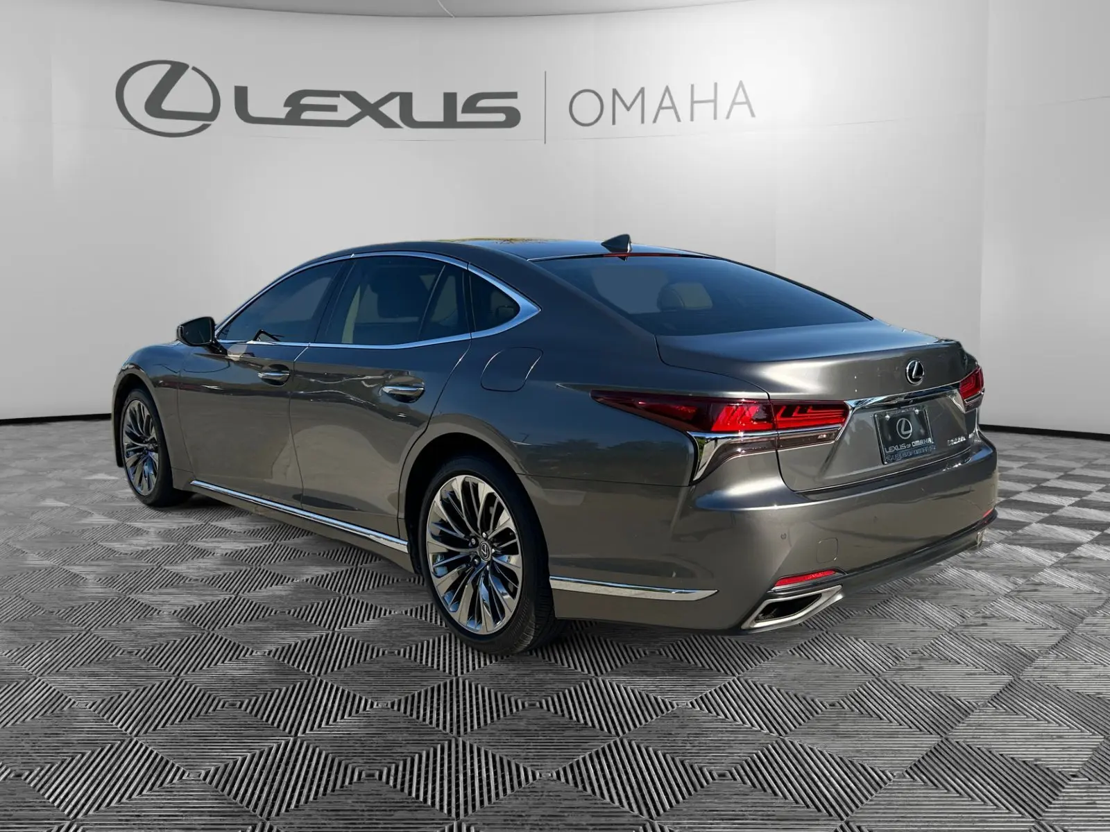 2018 Lexus LS 500 AWD photo 2
