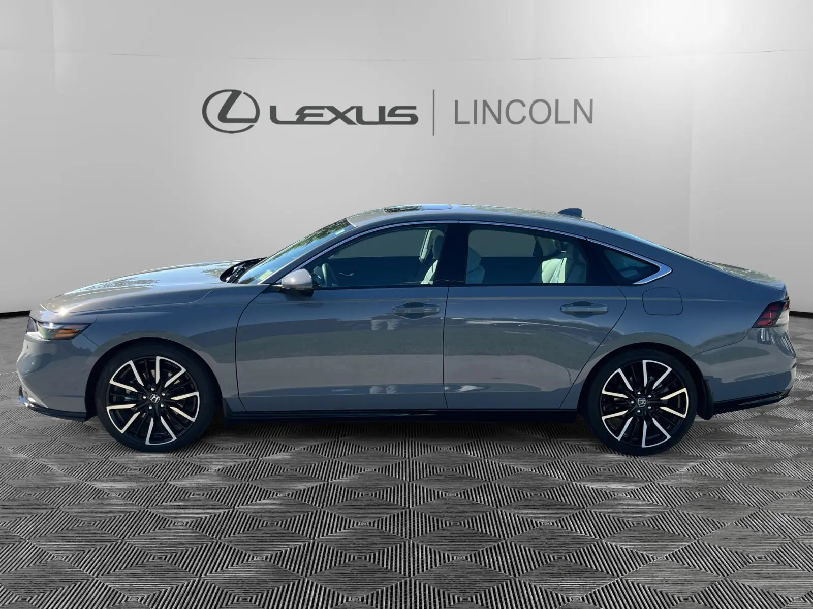 2025 Honda Accord Hybrid Touring photo 2
