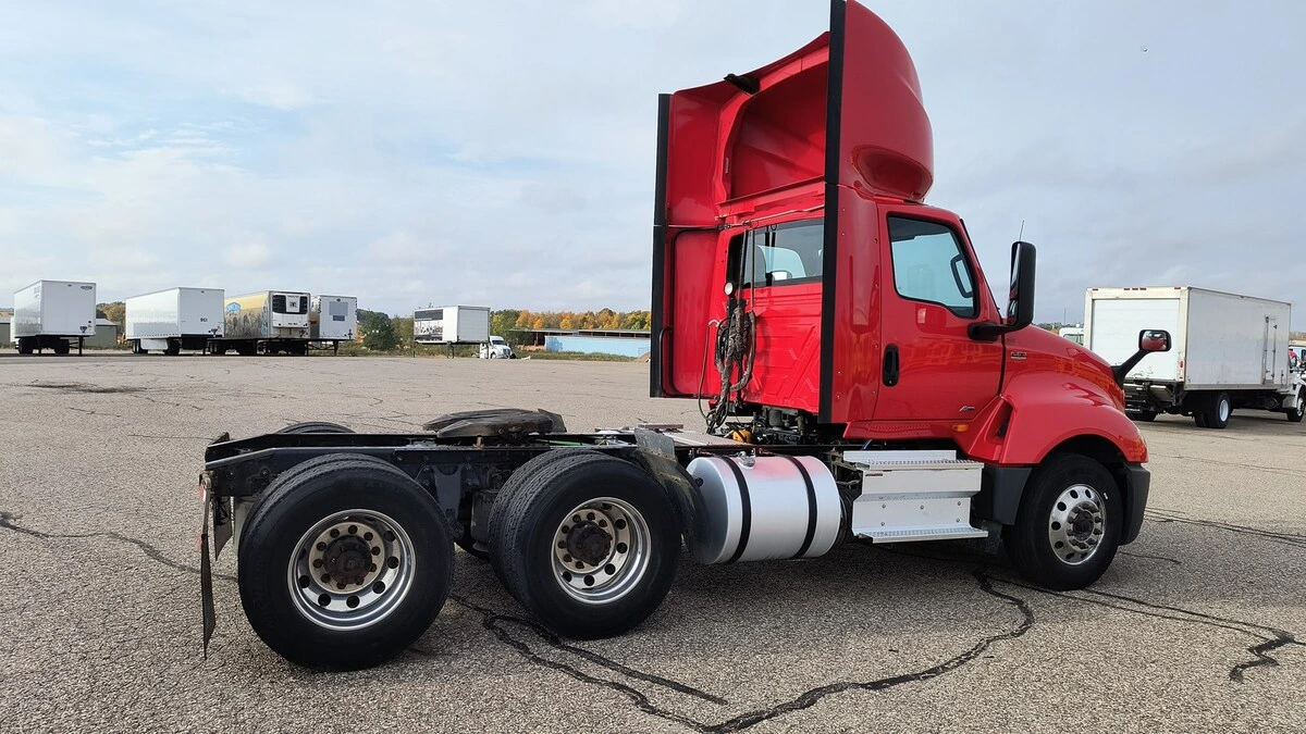 2019 International LT in Marshfield, WI — photo 4