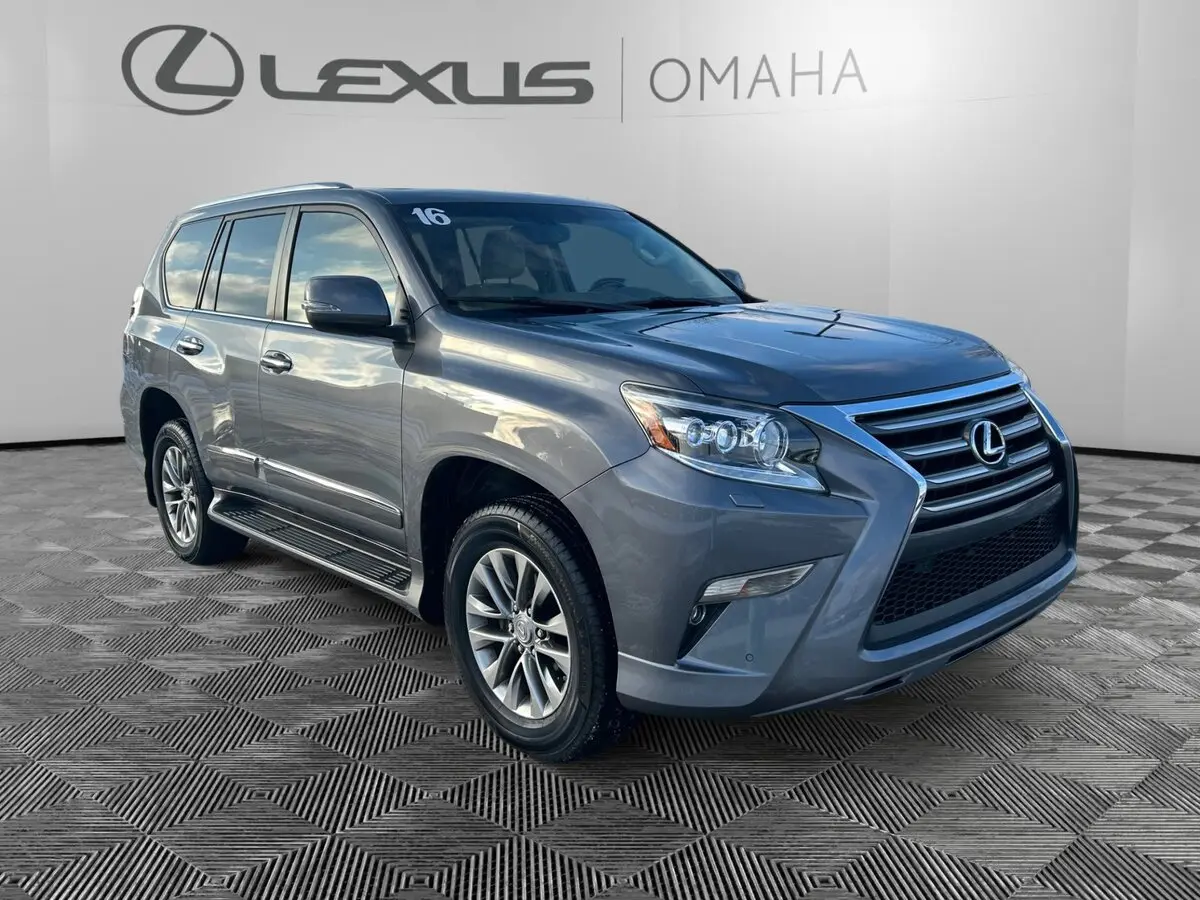 2016 Lexus GX Luxury's photo