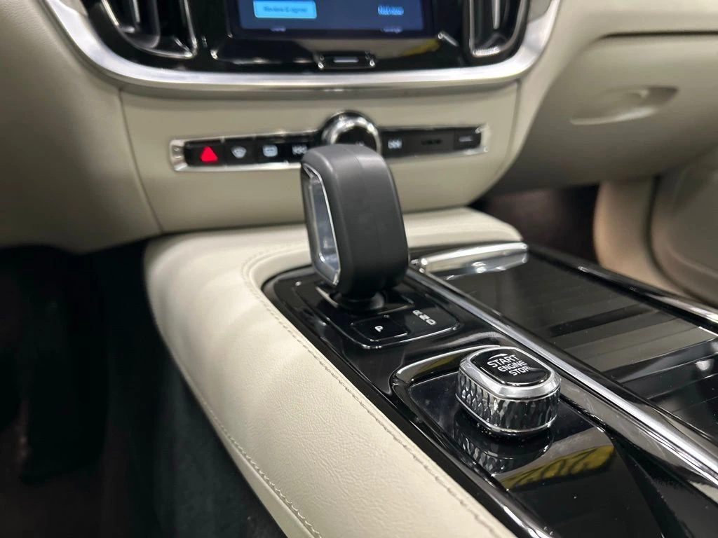 2023 Volvo - image 15