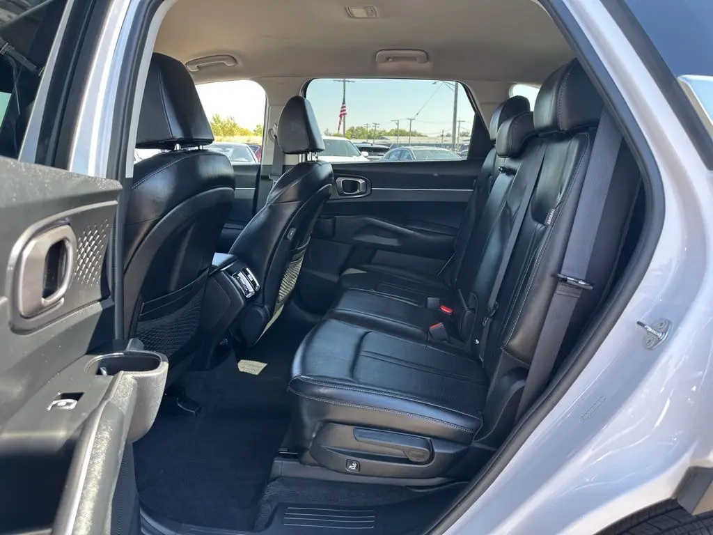 2024 Kia Sorento S photo 16