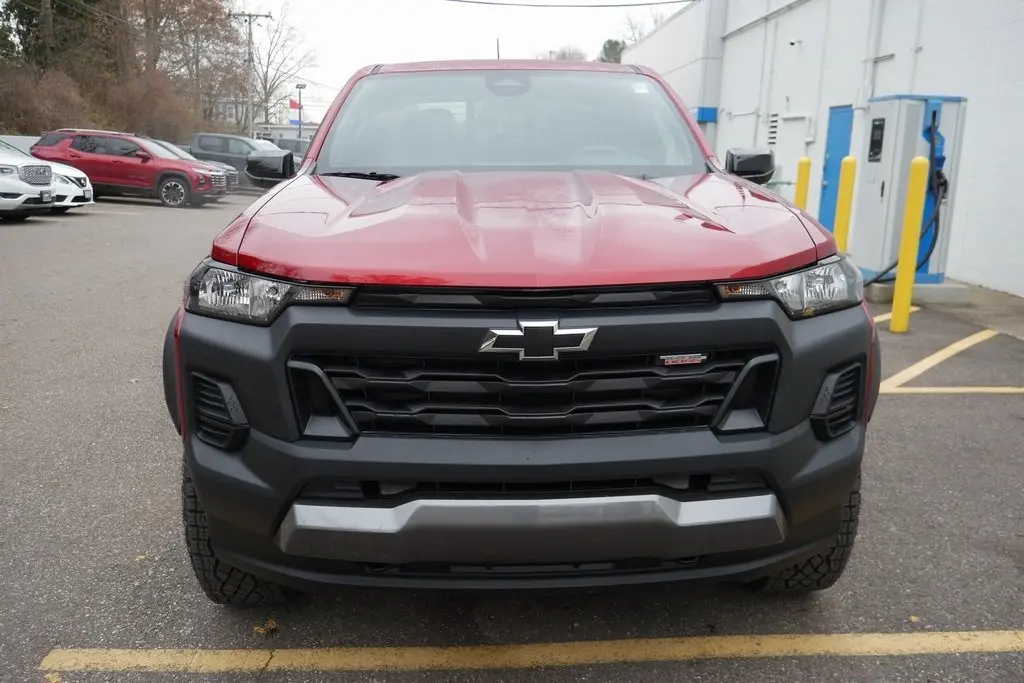 2026 Chevrolet Colorado Trail Boss photo 2