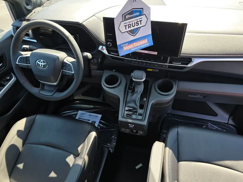 2025 Toyota Sienna XSE photo 22