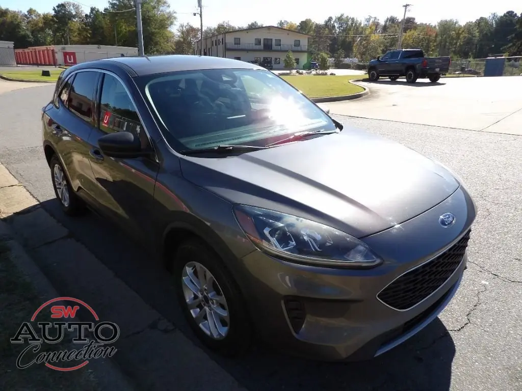 2022 Ford Escape SE photo 2