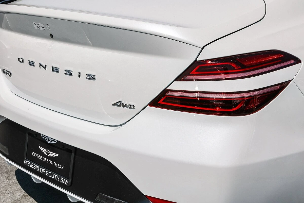 2026 GENESIS G70 Standard - Photo 7