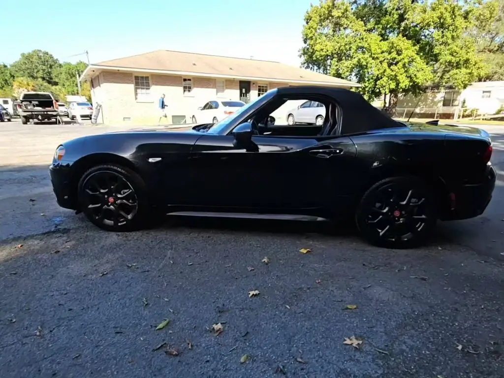 2018 Fiat 124 Spider Abarth photo 2