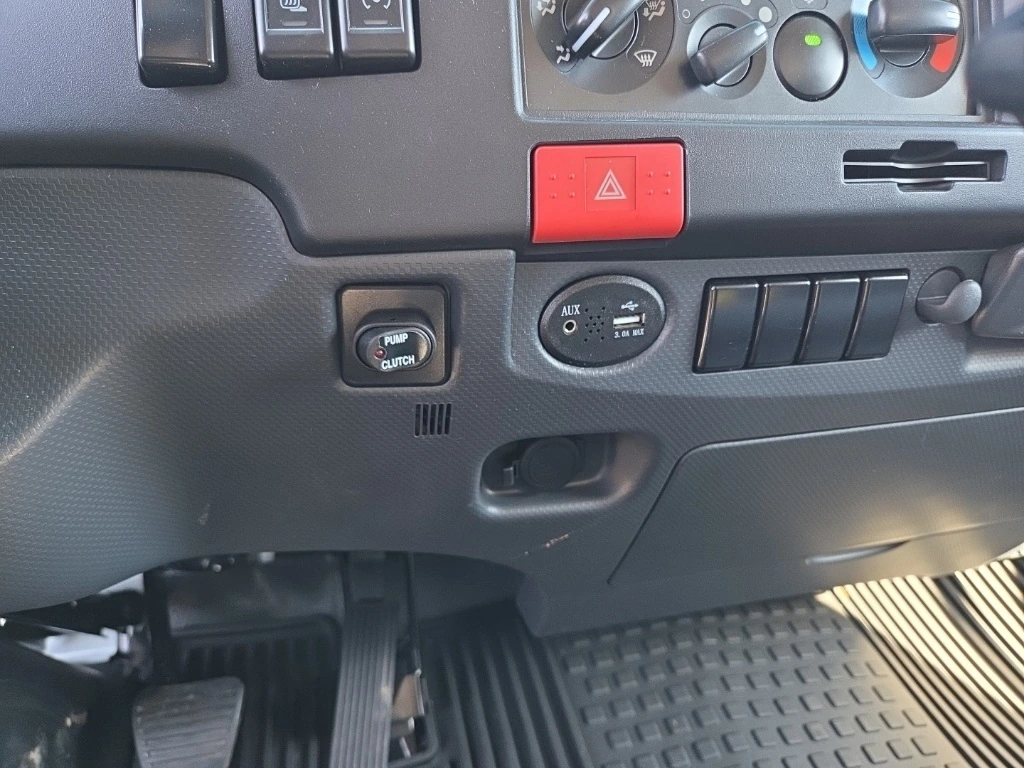 2024 Isuzu NPR - image 14