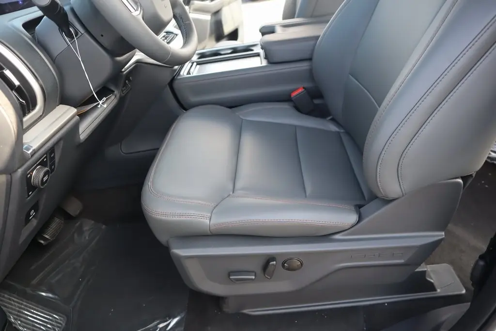 2025 Ford Expedition MAX photo 3