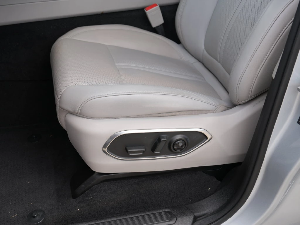 2023 Jeep Wagoneer L Series III - Photo 22