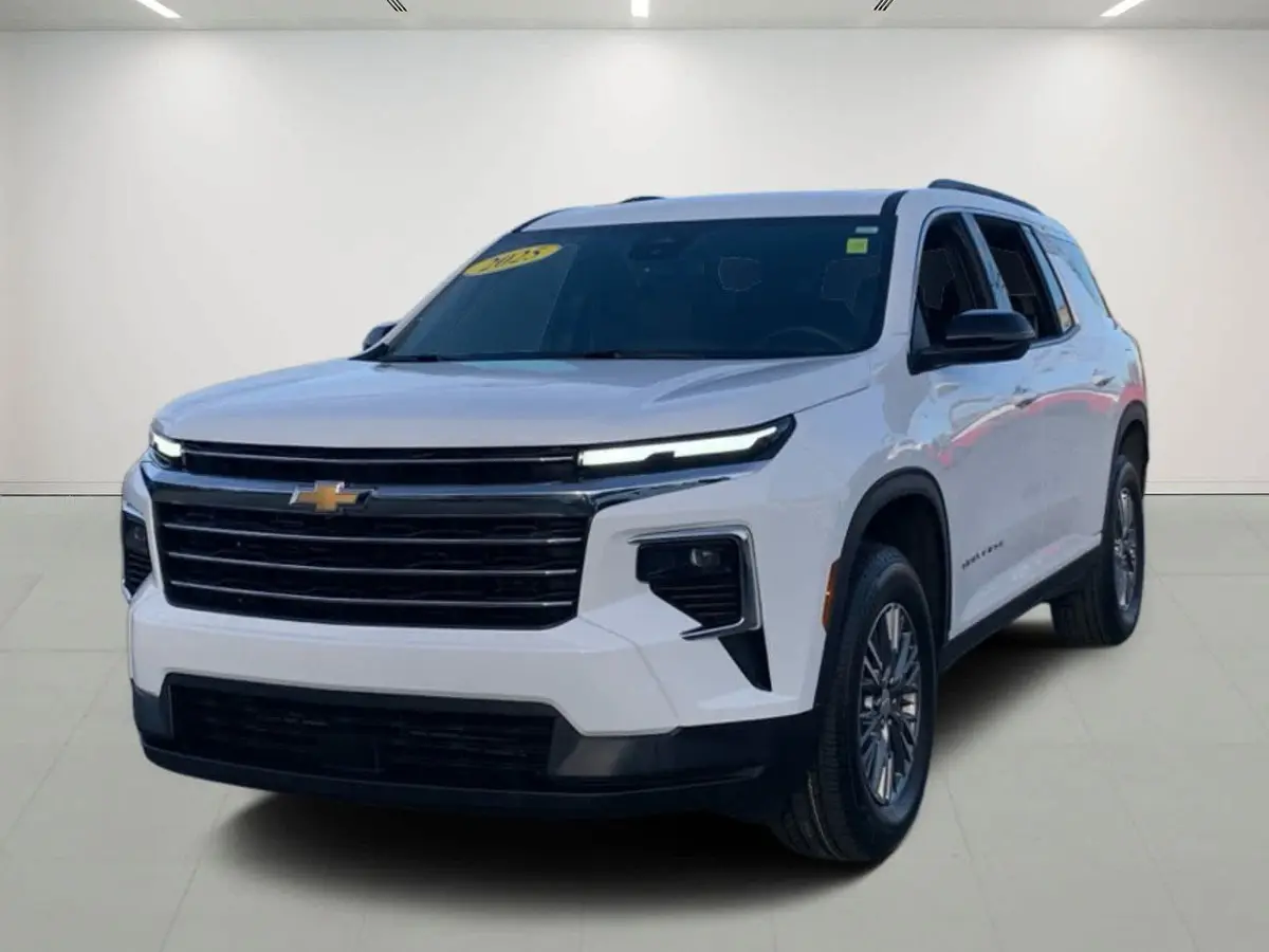 2025 Chevrolet Traverse LT's photo