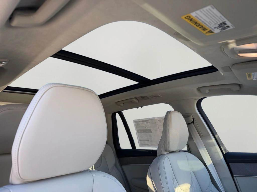 2026 Volvo - image 4