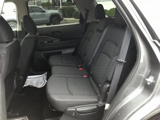 2024 Nissan Pathfinder S 4x4 photo 11
