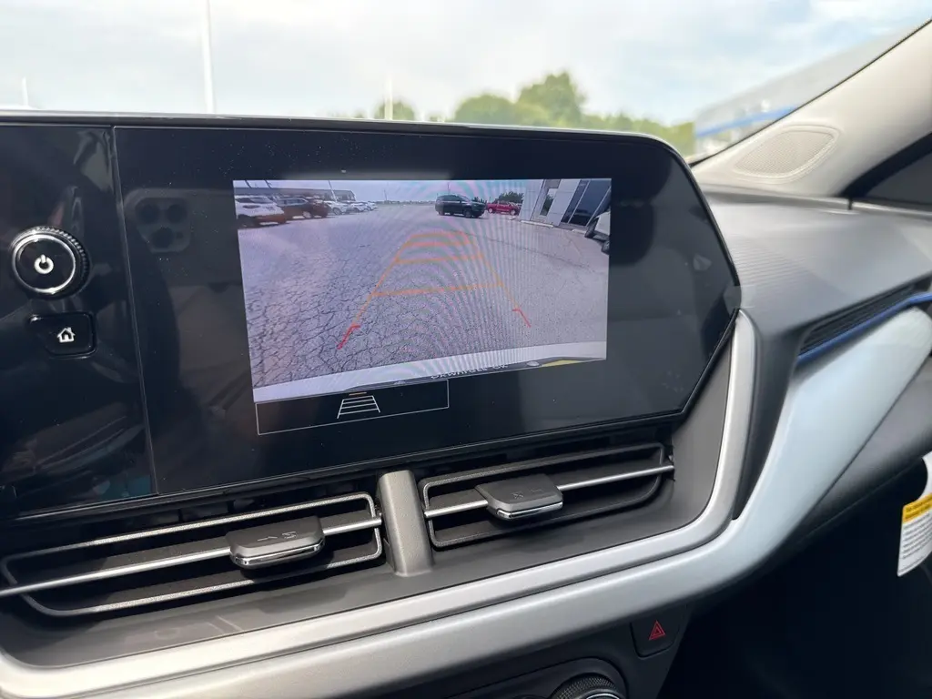 2025 Chevrolet Trax LS photo 19