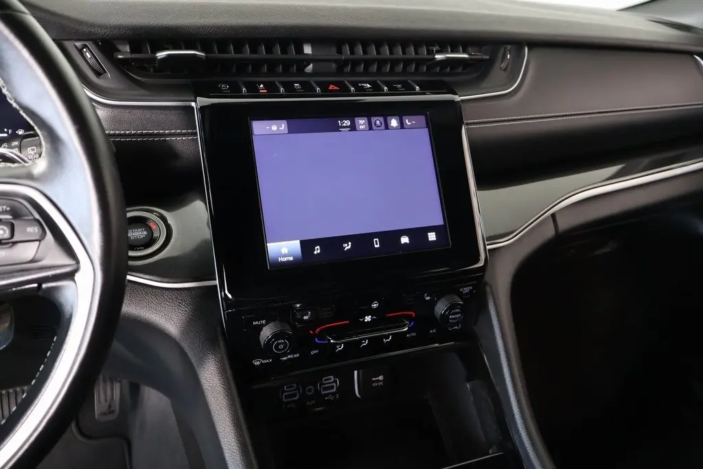 2021 Jeep Grand Cherokee Altitude photo 4