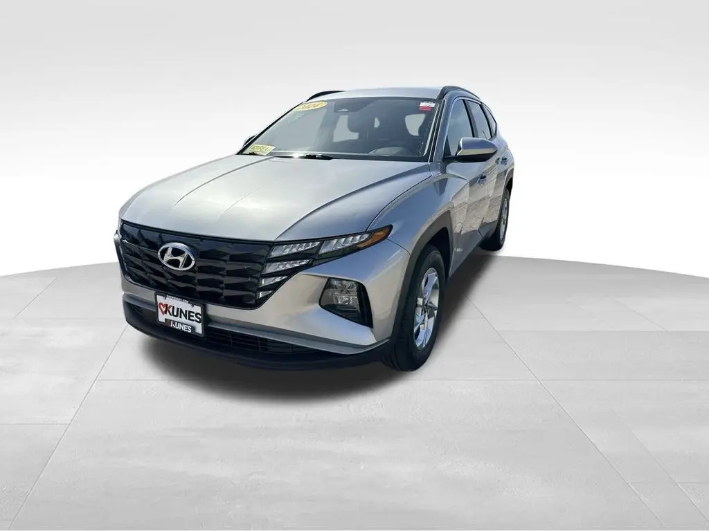Used 2024 Hyundai Tucson SEL with VIN 5NMJBCDE9RH328746 for sale in Davenport, IA