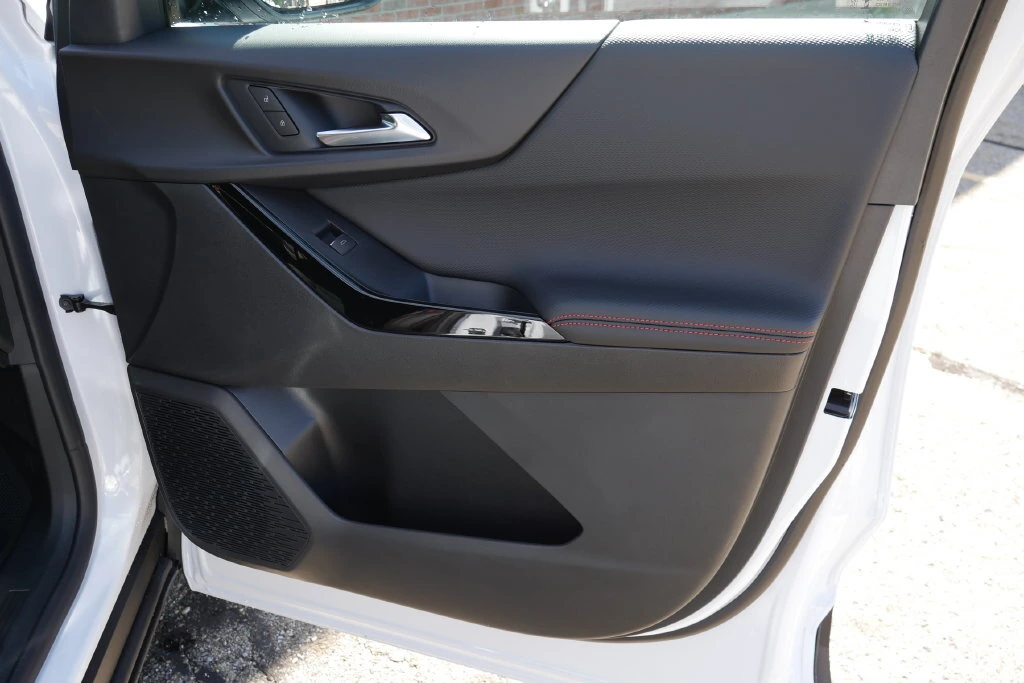 2027 Chevrolet Equinox RS - Photo 11