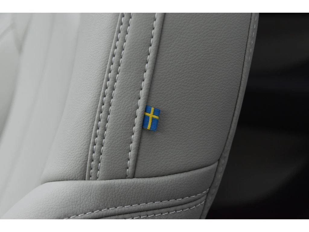 2026 Volvo - image 39