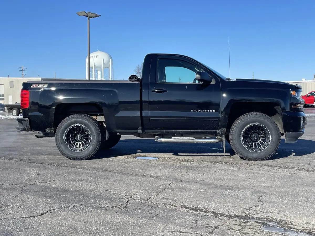 2016 Chevrolet Silverado 1500 photo 2