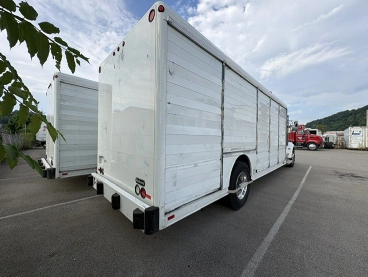 2019 Peterbilt 337 in Erie, PA — photo 4