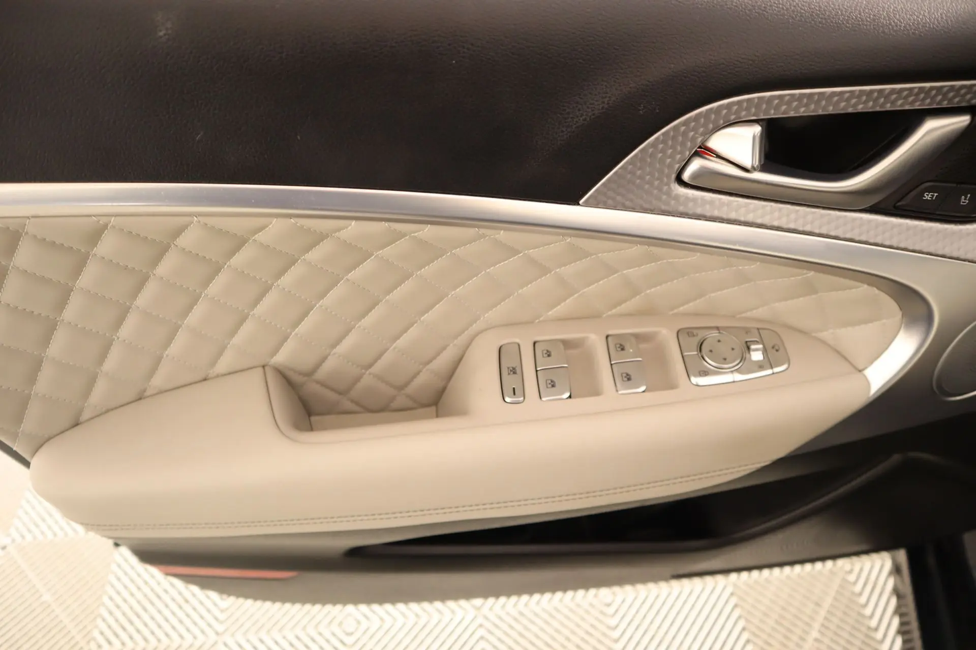 2023 Genesis G70 3.3T photo 15