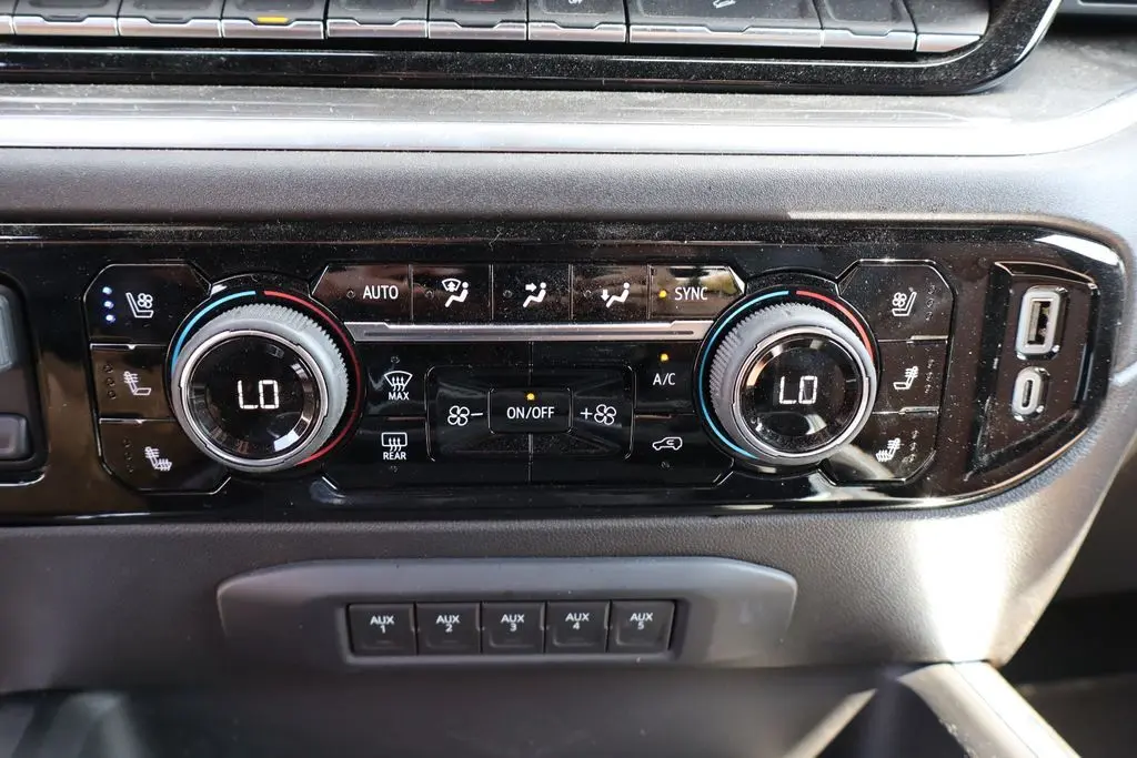 2025 Chevrolet Silverado 2500HD High Country photo 26