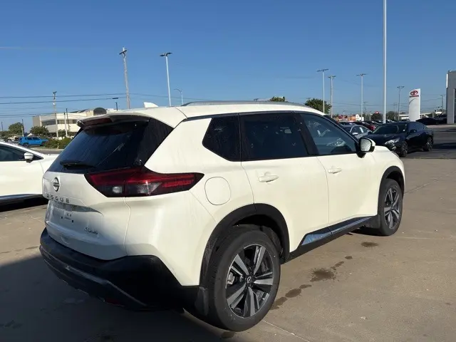 2023 Nissan Rogue SL photo 3