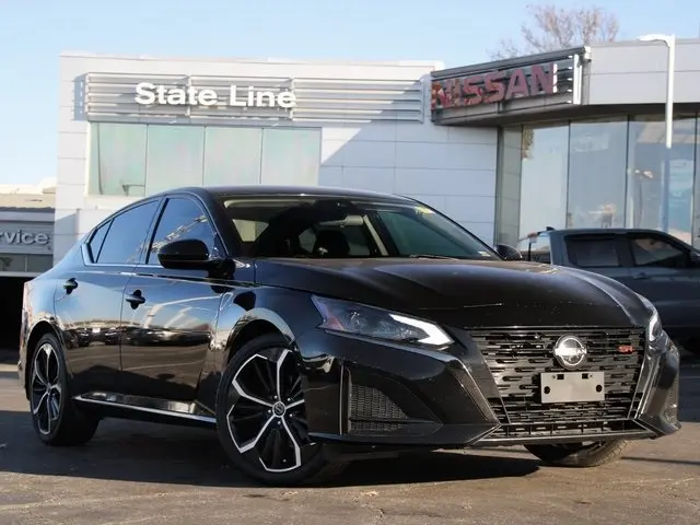 2023 Nissan Altima SR's photo