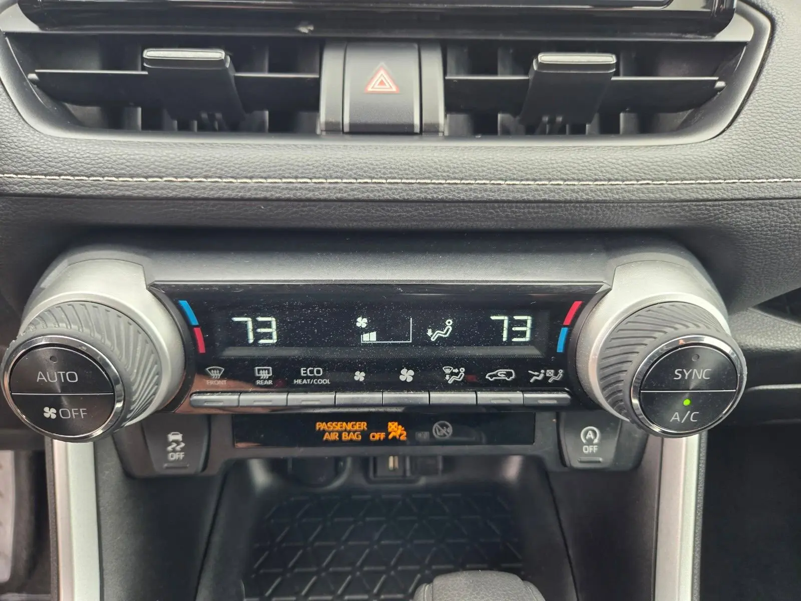 2022 Toyota RAV4 XLE photo 17