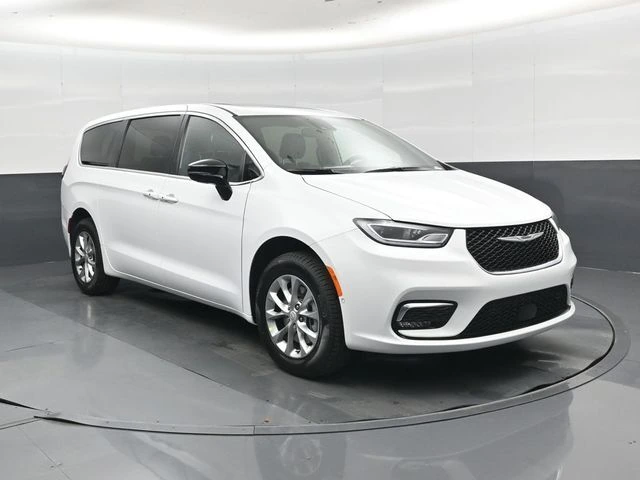 2026 Chrysler Pacifica Limited AWD's photo