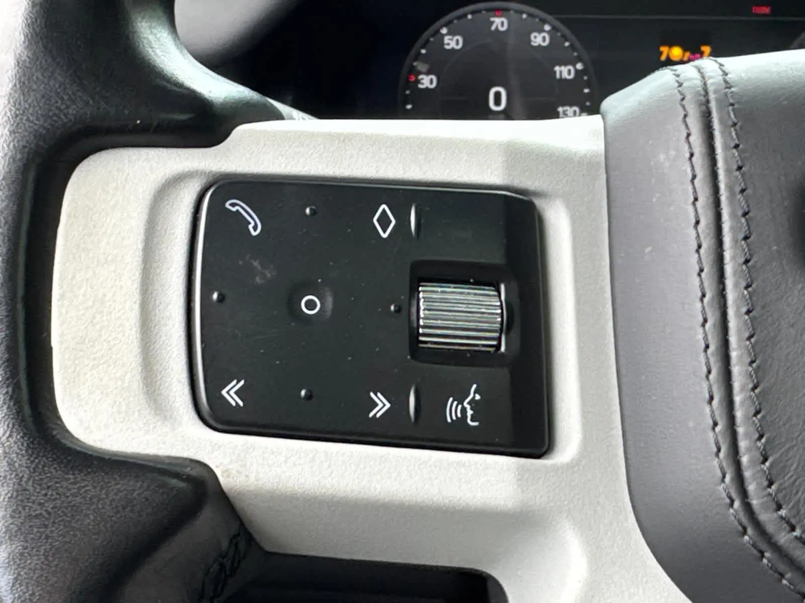 2023 Land Rover Defender X-Dynamic SE photo 22