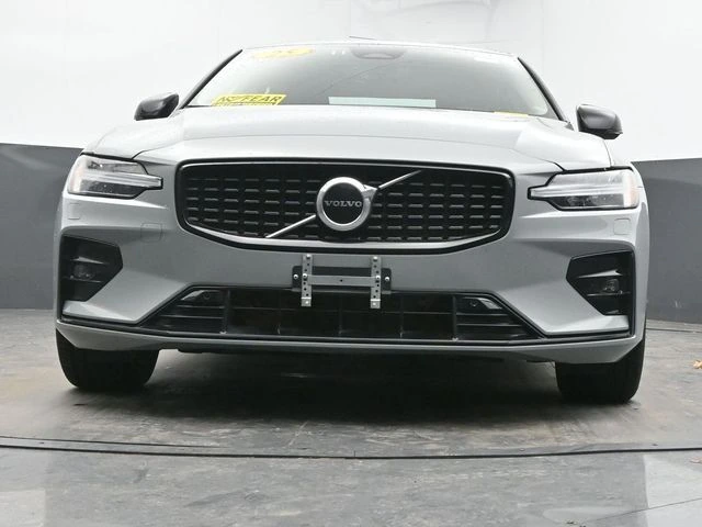 2025 Volvo - image 41