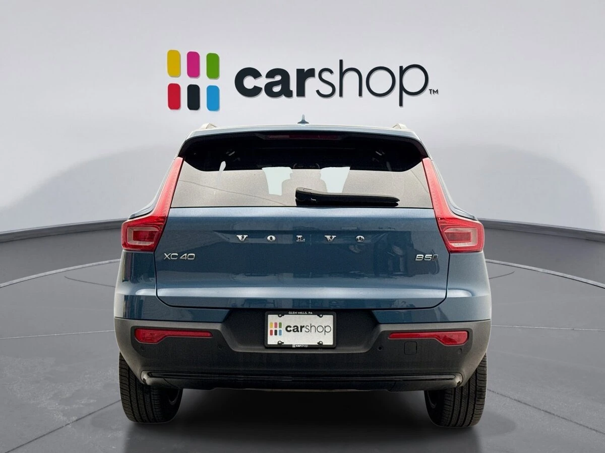 2025 Volvo - image 4