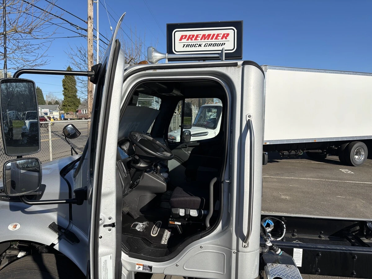 2025 Freightliner M2 106 in Portland, OR — photo 6