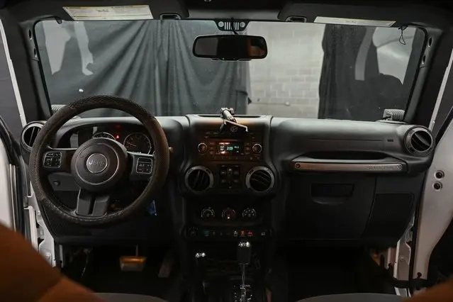 2015 Jeep Wrangler Unlimited Sport photo 21