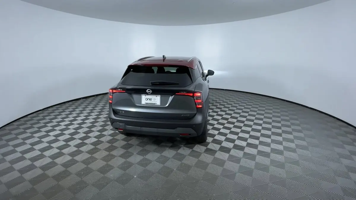 2026 Nissan Kicks SV photo 2