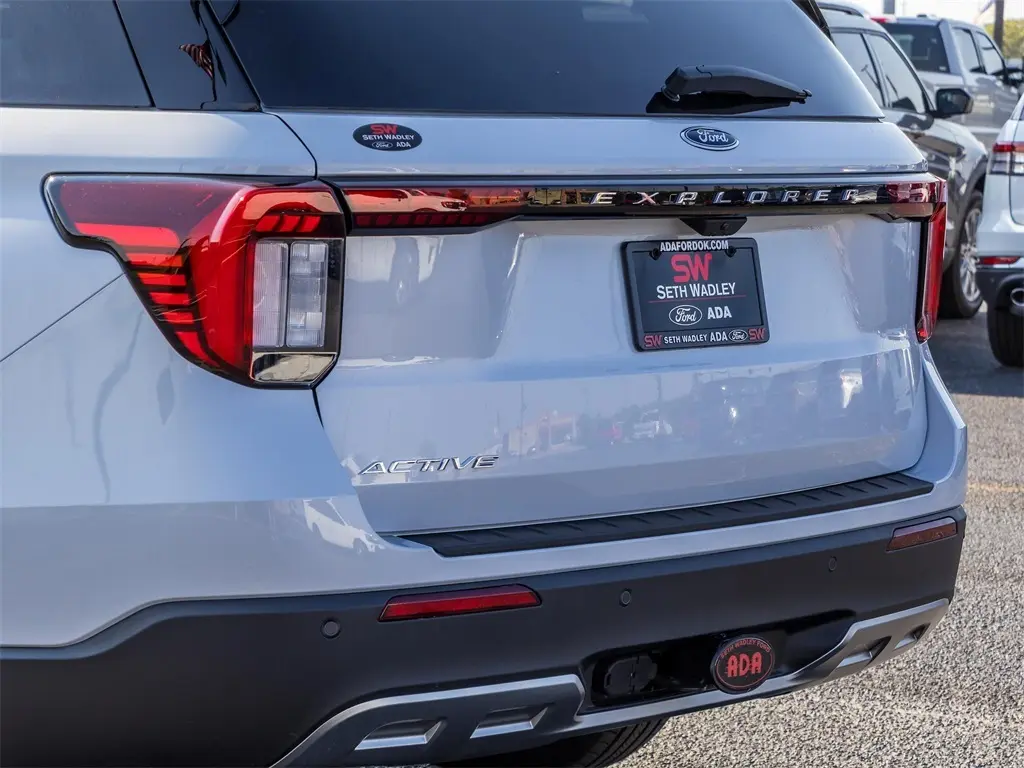 2025 Ford Explorer photo 6