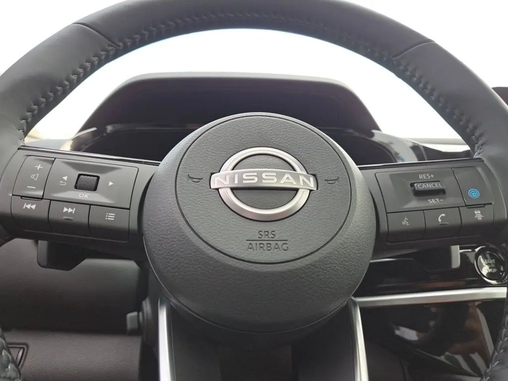 2025 Nissan Pathfinder Platinum photo 18