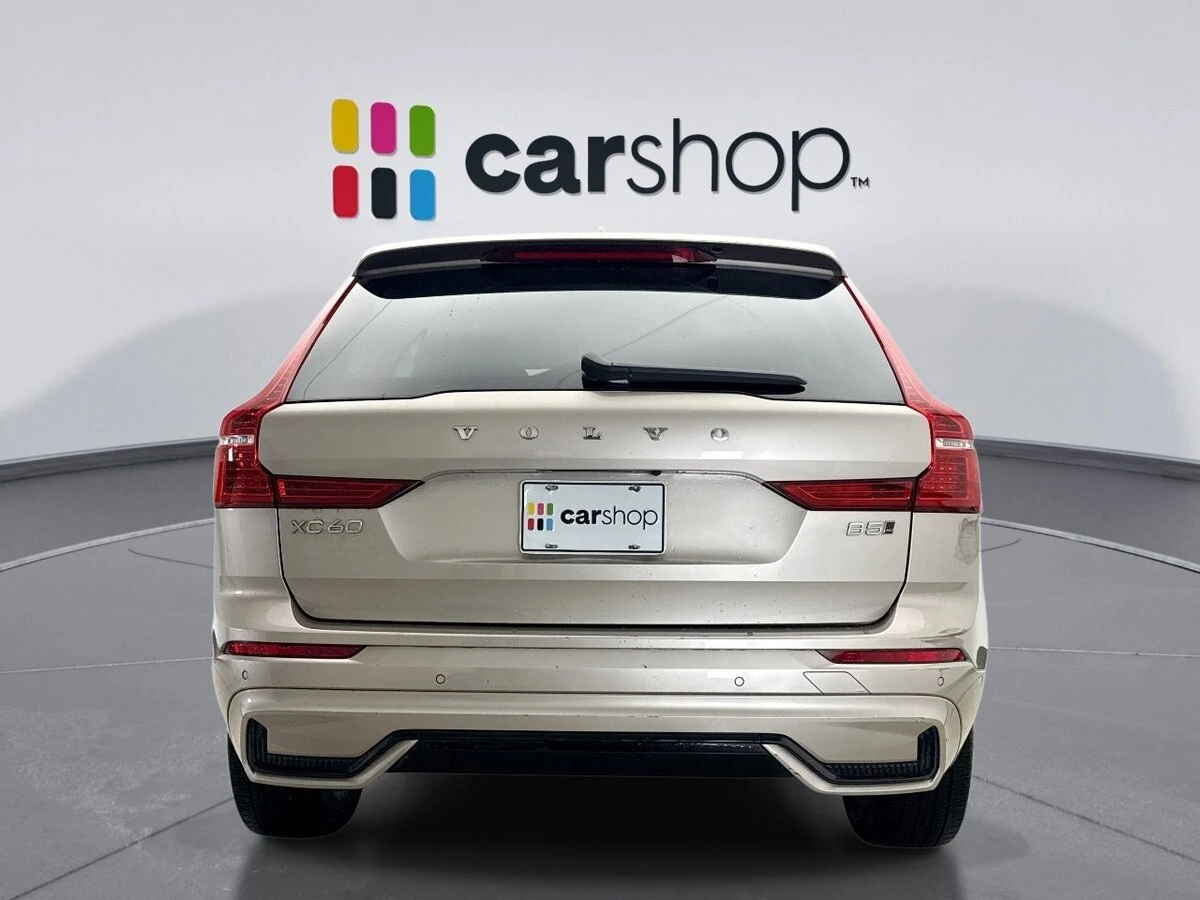 2023 Volvo - image 4