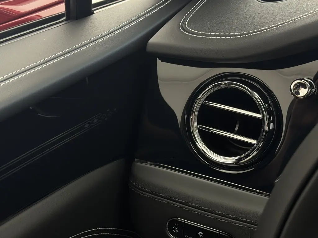 2025 Bentley Bentayga Azure photo 12