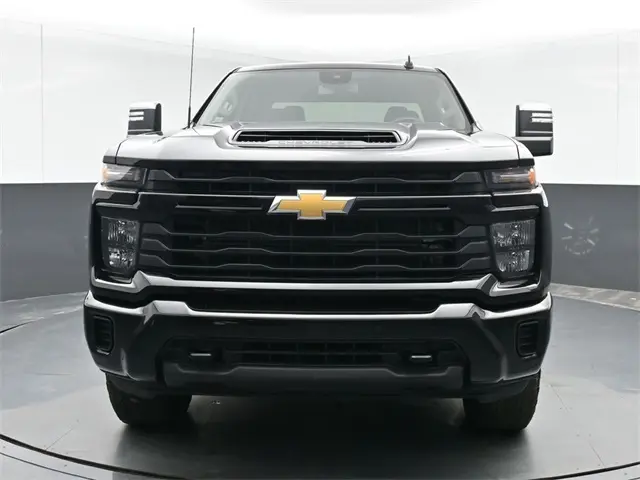 2024 Chevrolet Silverado 2500HD Custom photo 2