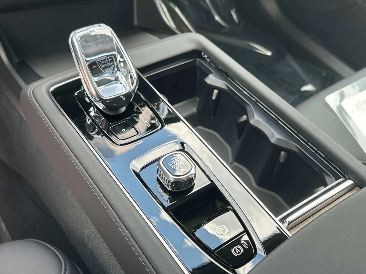 2026 Volvo - image 22