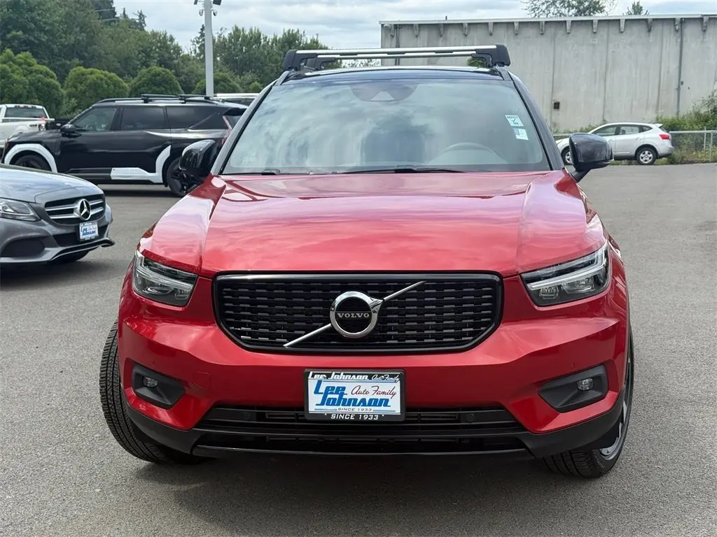 Used 2021 Volvo XC40 R-Design with VIN YV4162UM4M2504750 for sale in Kirkland, WA