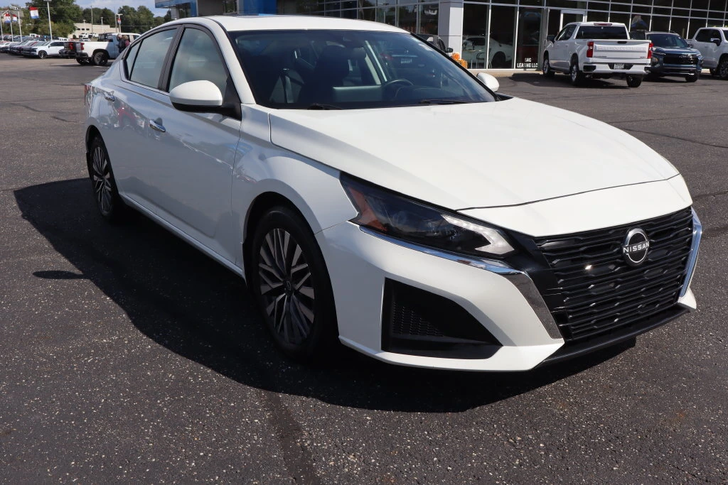 Used 2024 Nissan Altima SV with VIN 1N4BL4DV1RN367573 for sale in Randolph, OH
