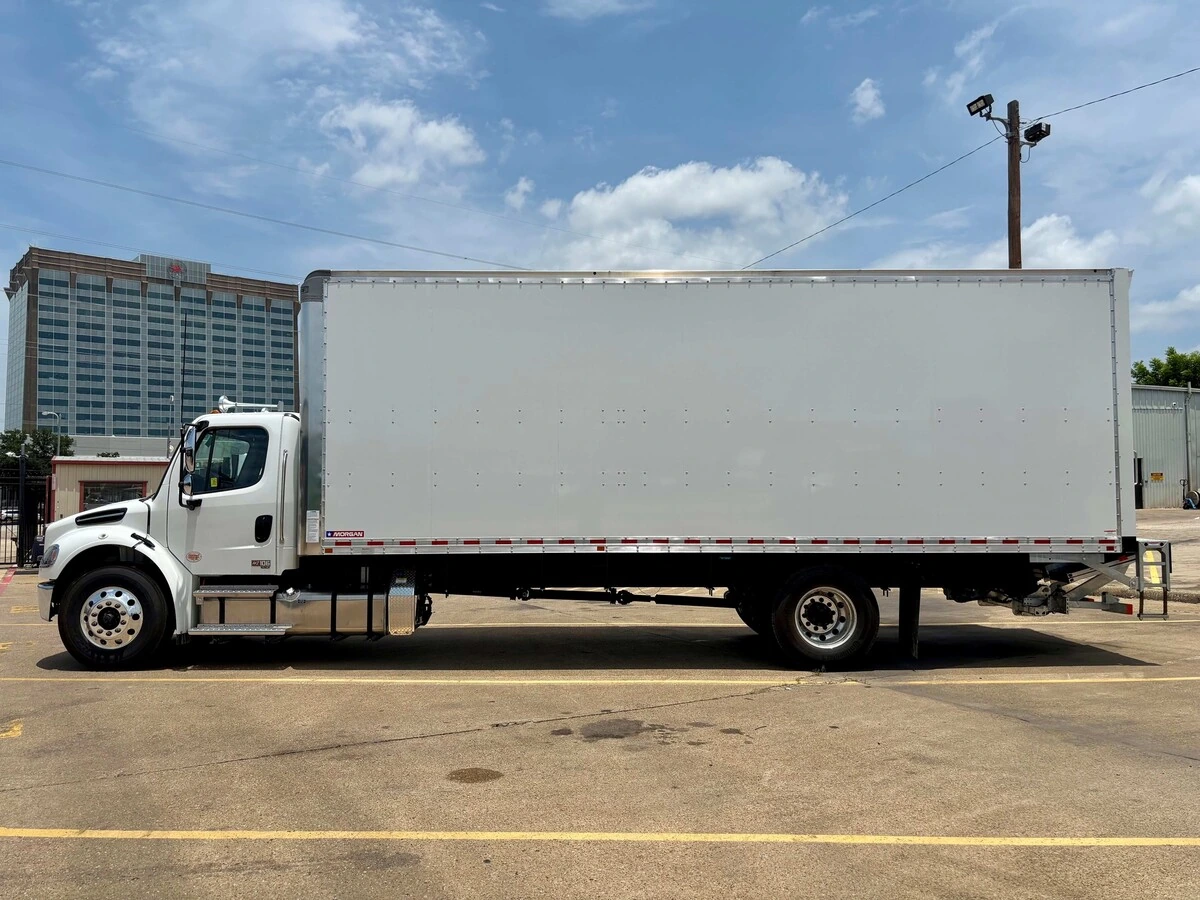 2027 Freightliner M2 106 — photo 4
